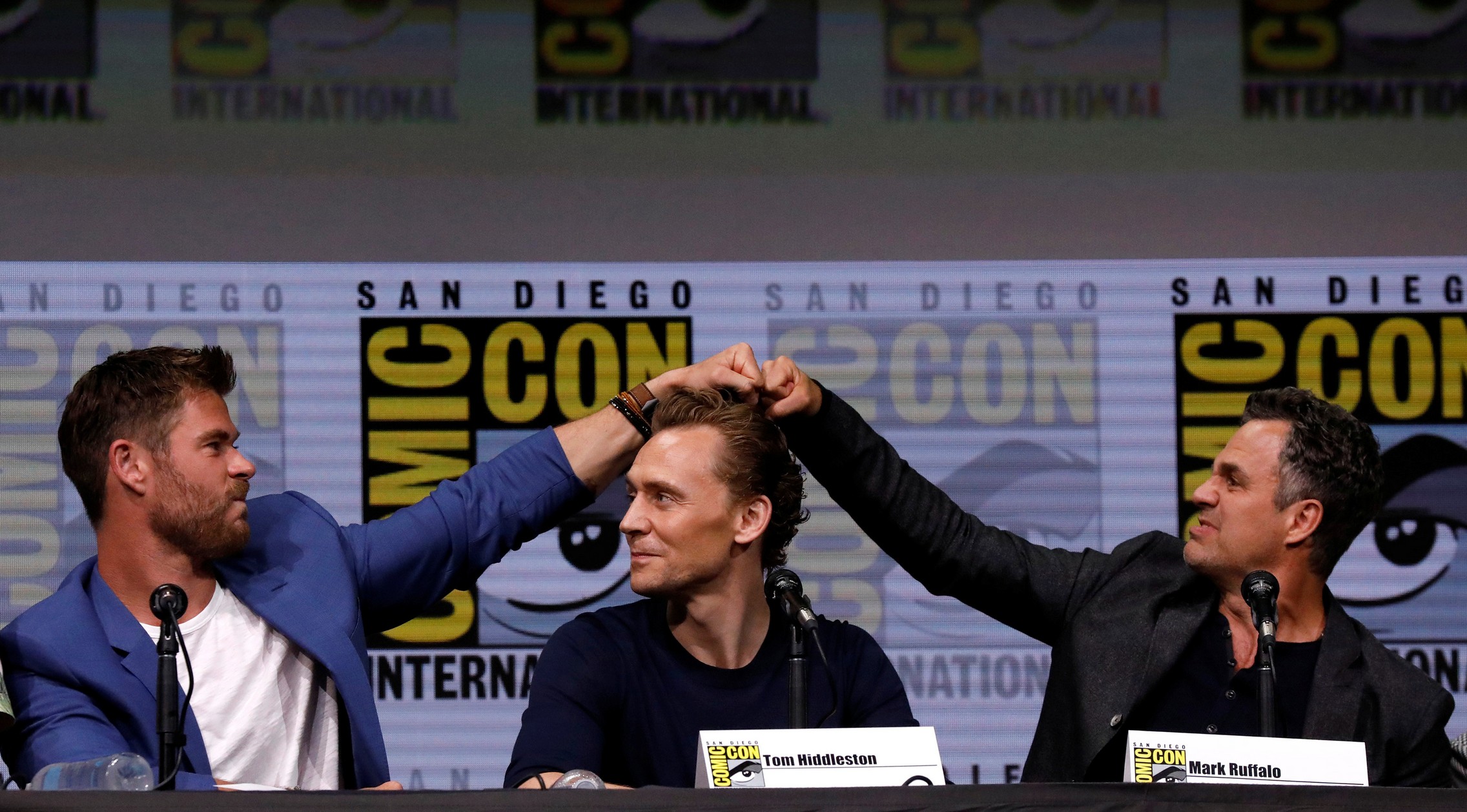 [Photos] Tom Attends Thor: Ragnarok Panel at Comic Con
