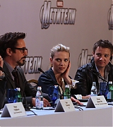 2012-04-17-The-Avengers-Moscow-Press-Conference-001.jpg