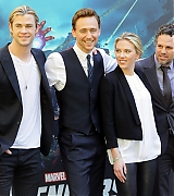 2012-04-21-The-Avengers-Rome-Photocall-055.jpg