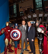 2012-05-01-Celebration-of-The-Avengers-At-the-NY-Stock-Exchange-001.jpg