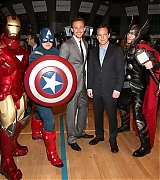 2012-05-01-Celebration-of-The-Avengers-At-the-NY-Stock-Exchange-023.jpg