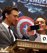 2012-05-01-Celebration-of-The-Avengers-At-the-NY-Stock-Exchange-033.jpg