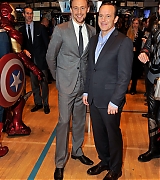 2012-05-01-Celebration-of-The-Avengers-At-the-NY-Stock-Exchange-040.jpg