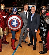 2012-05-01-Celebration-of-The-Avengers-At-the-NY-Stock-Exchange-042.jpg