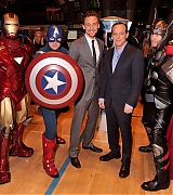 2012-05-01-Celebration-of-The-Avengers-At-the-NY-Stock-Exchange-043.jpg