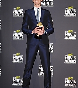 2013-04-14-MTV-Movie-Awards-Press-015.jpg