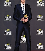 2013-04-14-MTV-Movie-Awards-Press-030.jpg