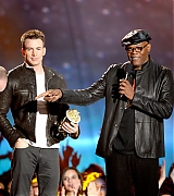 2013-04-14-MTV-Movie-Awards-Stage-013.jpg