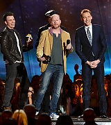 2013-04-14-MTV-Movie-Awards-Stage-081.jpg