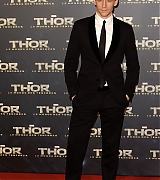 2013-10-23-Thor-The-Dark-World-Paris-Premiere-035.jpg