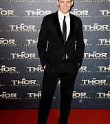 2013-10-23-Thor-The-Dark-World-Paris-Premiere-115.jpg