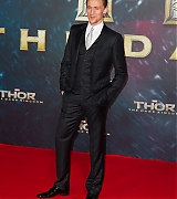 2013-10-27-Thor-The-Dark-World-Germany-Premiere-148.jpg