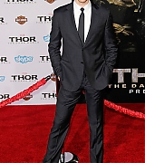 2013-11-04-Thor-The-Dark-World-Los-Angeles-Premiere-062.jpg