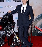 2013-11-04-Thor-The-Dark-World-Los-Angeles-Premiere-119.jpg