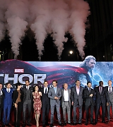 2013-11-04-Thor-The-Dark-World-Los-Angeles-Premiere-162.jpg