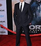 2013-11-04-Thor-The-Dark-World-Los-Angeles-Premiere-170.jpg