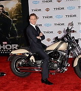 2013-11-04-Thor-The-Dark-World-Los-Angeles-Premiere-258.jpg
