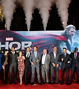 2013-11-04-Thor-The-Dark-World-Los-Angeles-Premiere-288.jpg
