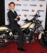 2013-11-04-Thor-The-Dark-World-Los-Angeles-Premiere-424.jpg