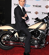 2013-11-04-Thor-The-Dark-World-Los-Angeles-Premiere-446.jpg
