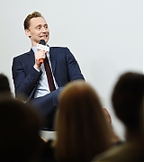 2016-03-28-BAFTA-New-York-Hosts-a-Conversation-with-Tom-Hiddleston-007.jpg