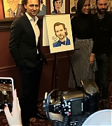 2019-12-05-Tom-Hiddleston-Joins-Sardis-Wall-of-Caricatures-002.jpg