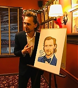 2019-12-05-Tom-Hiddleston-Joins-Sardis-Wall-of-Caricatures-003.jpg