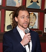 2019-12-05-Tom-Hiddleston-Joins-Sardis-Wall-of-Caricatures-015.jpg