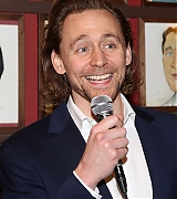2019-12-05-Tom-Hiddleston-Joins-Sardis-Wall-of-Caricatures-017.jpg