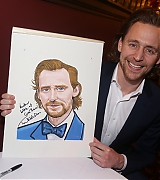2019-12-05-Tom-Hiddleston-Joins-Sardis-Wall-of-Caricatures-021.jpg