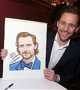 2019-12-05-Tom-Hiddleston-Joins-Sardis-Wall-of-Caricatures-022.jpg