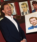 2019-12-05-Tom-Hiddleston-Joins-Sardis-Wall-of-Caricatures-025.jpg