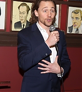 2019-12-05-Tom-Hiddleston-Joins-Sardis-Wall-of-Caricatures-026.jpg