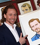 2019-12-05-Tom-Hiddleston-Joins-Sardis-Wall-of-Caricatures-030.jpg