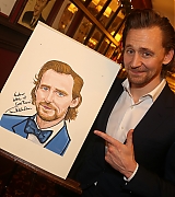 2019-12-05-Tom-Hiddleston-Joins-Sardis-Wall-of-Caricatures-031.jpg