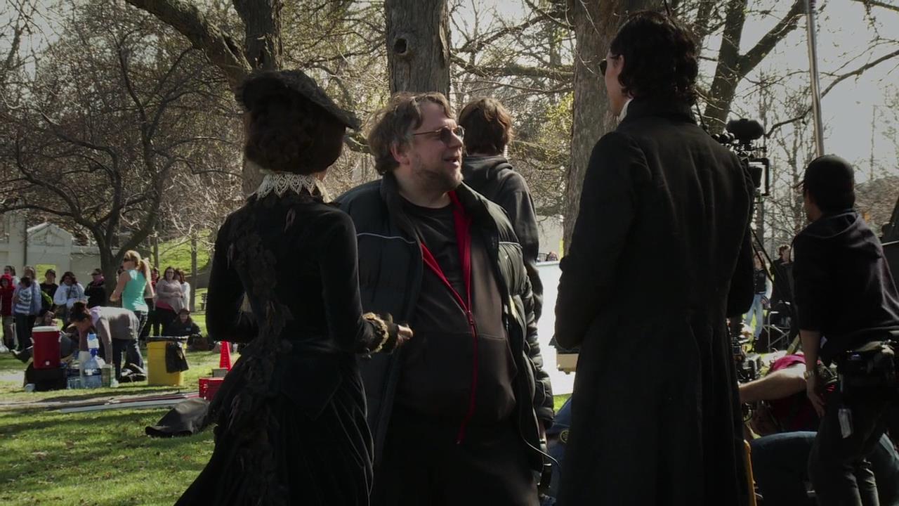 Crimson-Peak-Extras-The-Light-And-Dark-of-Crimson-Peak-008.jpg Crimson-Peak-Extras-The-Light-And-Dark-of-Crimson-Peak-008.jpg