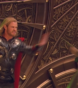 Thor-The-Dark-World-Extras-A-Brothers-Journey-211.jpg