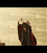 Thor-The-Dark-World-Extras-Loki-as-King-017.jpg