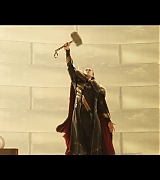 Thor-The-Dark-World-Extras-Loki-as-King-020.jpg