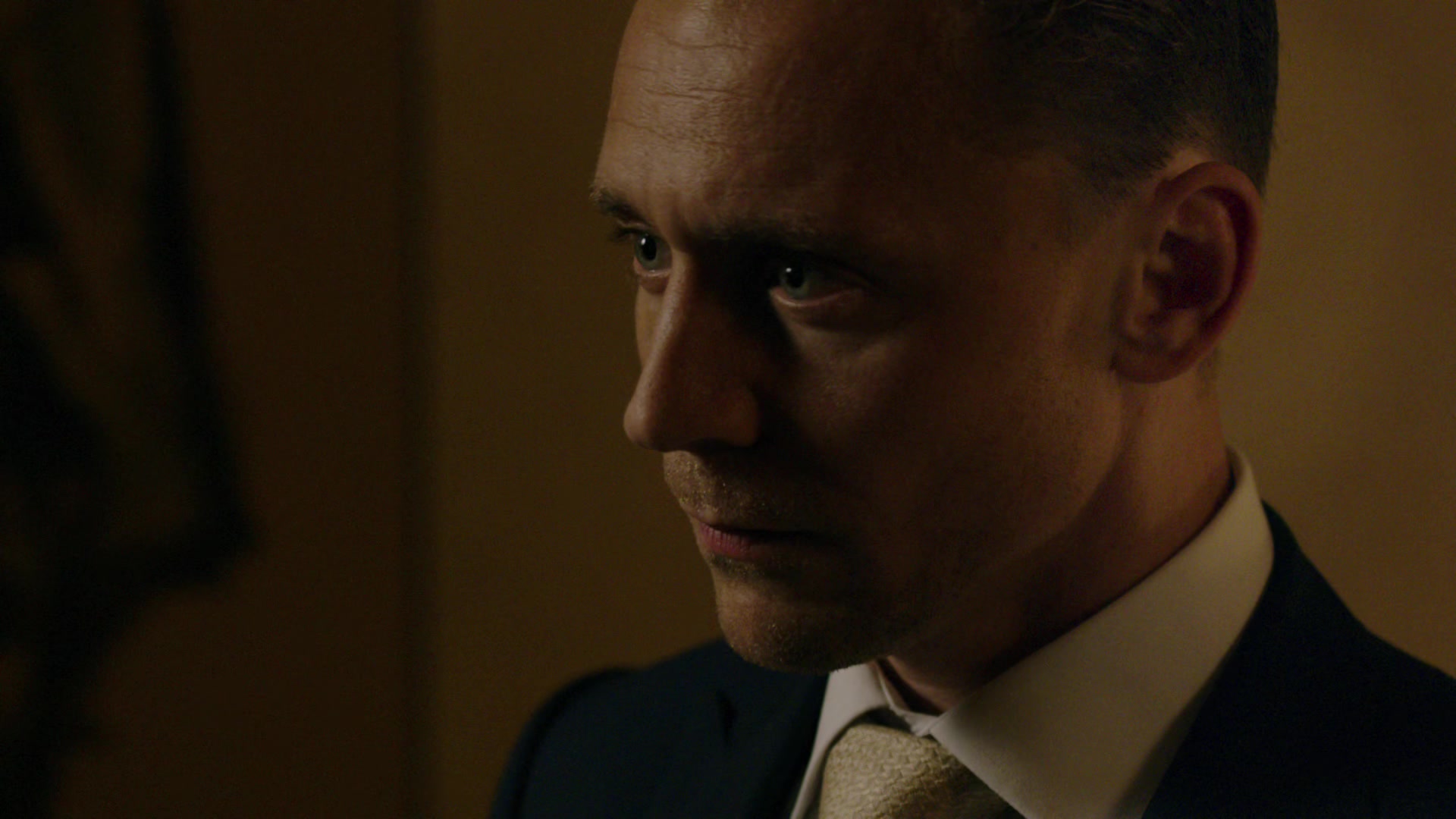 The-Night-Manager-1x01-0694.jpg