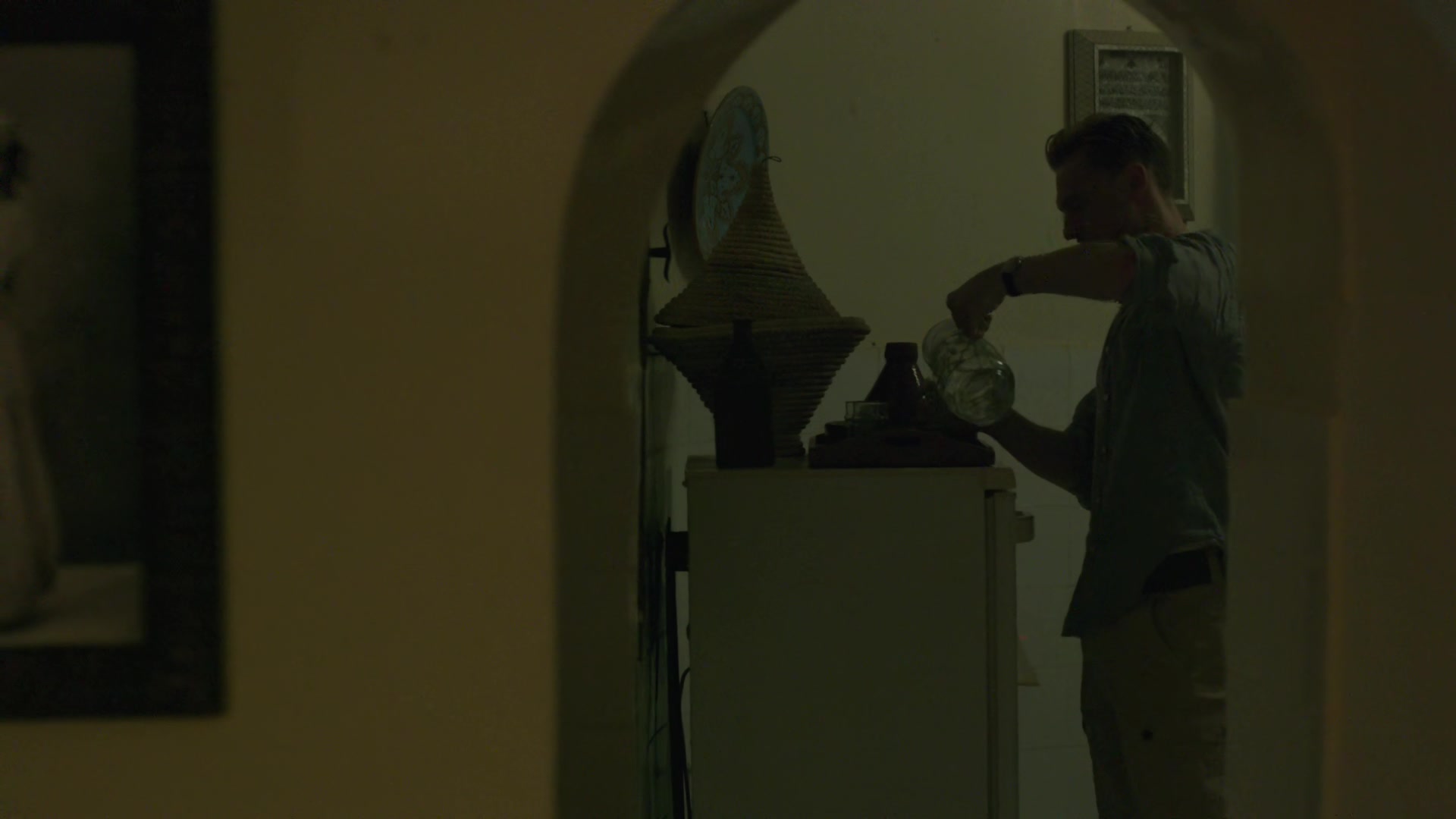 The-Night-Manager-1x01-0847.jpg