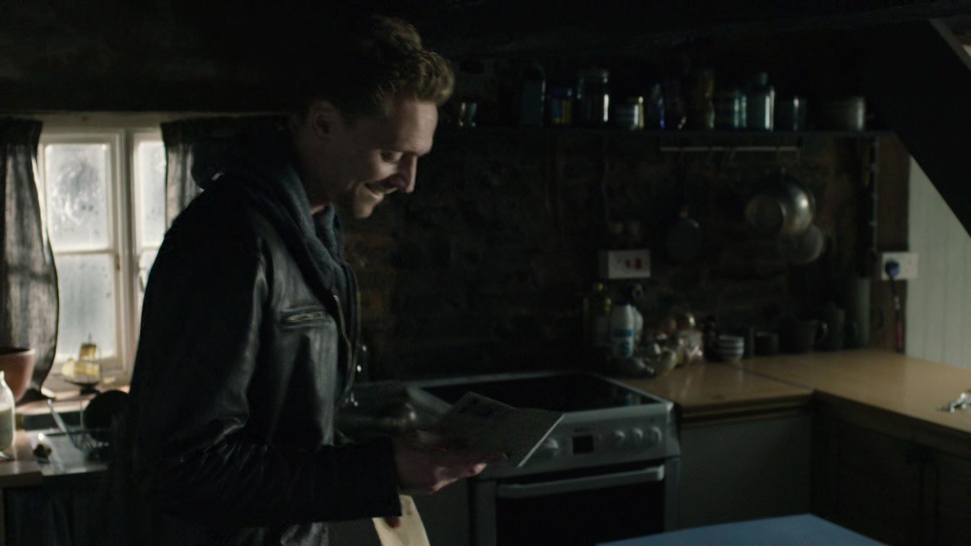 The-Night-Manager-1x02-0622.jpg