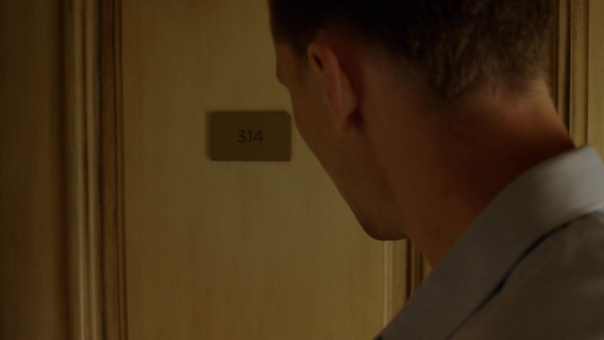The-Night-Manager-1x04-1020.jpg